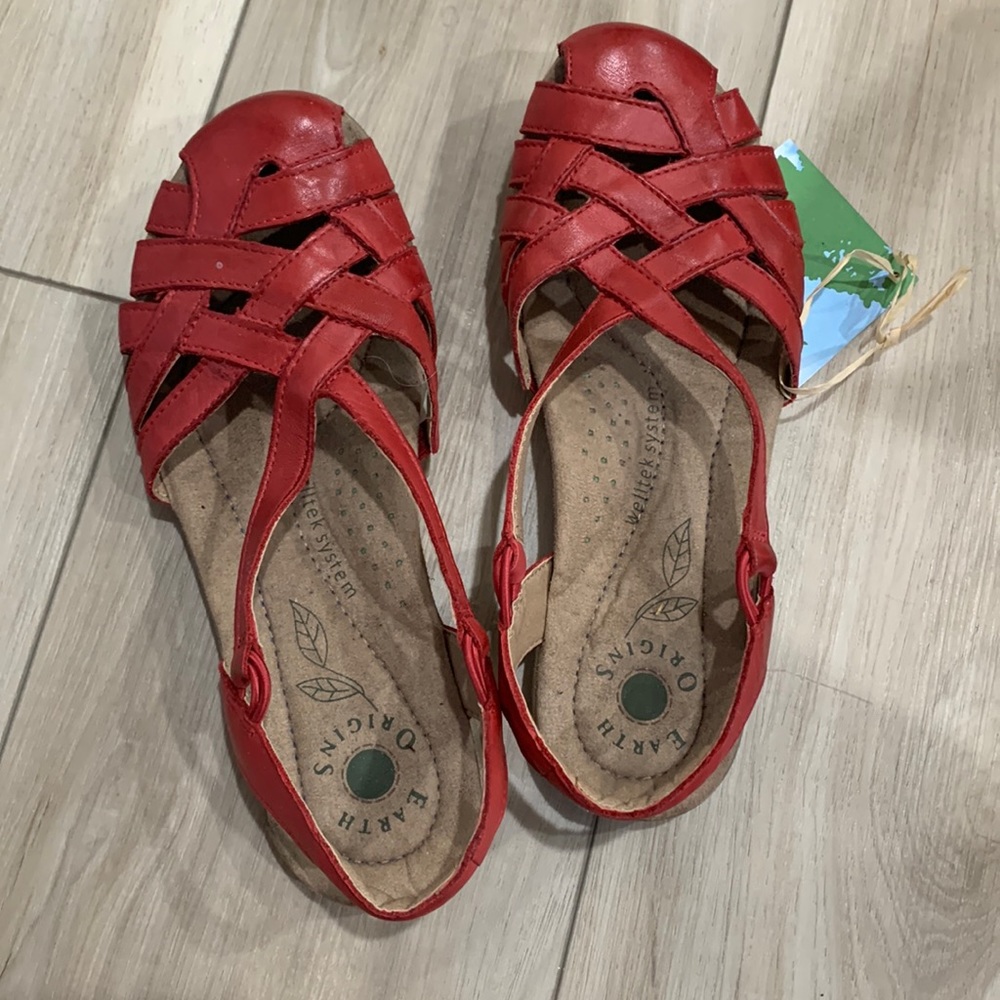 NEVER WORN casual slip on shoes